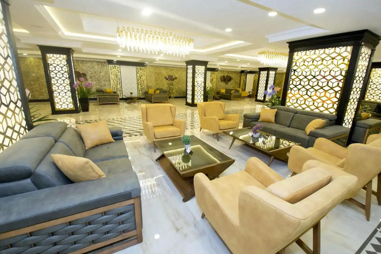 Rich Hotel 048