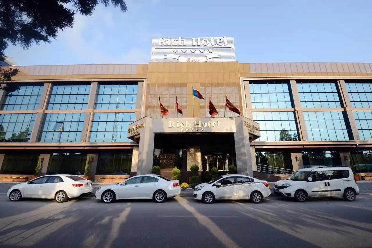 Rich Hotel 049