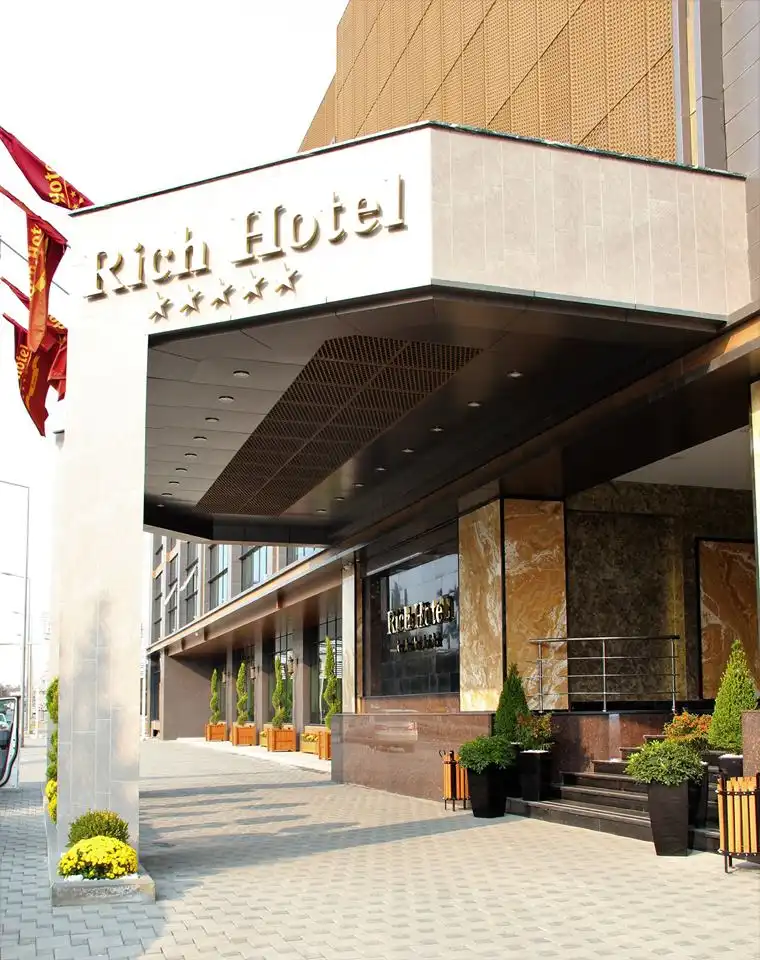 Rich Hotel 074