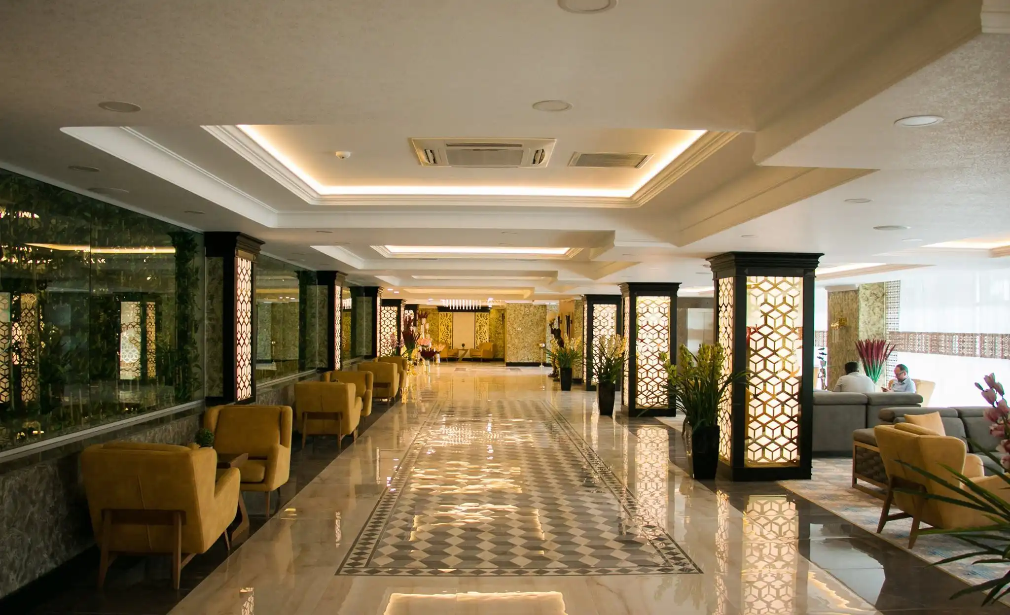 Rich Hotel 076